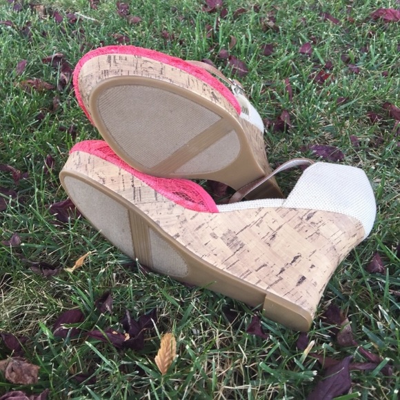 Apt 9 coral lace cork wedges - Picture 3 of 4